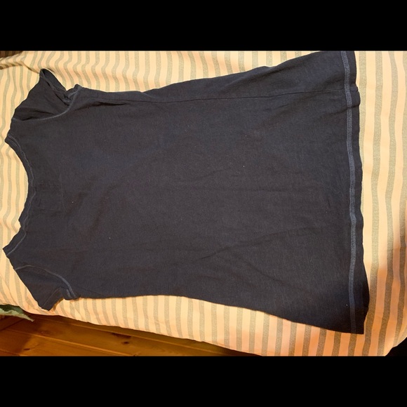 Navy blue Hollister v neck top - Picture 2 of 3